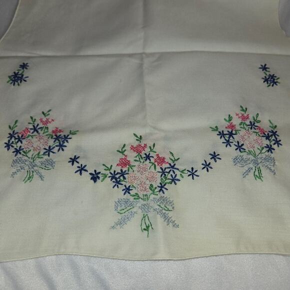 Vintage Embroidered Floral Design Table Runner 40" x 16" Blue Green Pink White - Picture 13 of 13